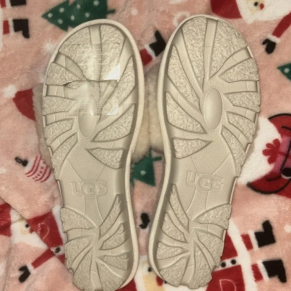 Brand New Cream UGG Plush Slippers
Size: 10 - Picture 3 of 3
